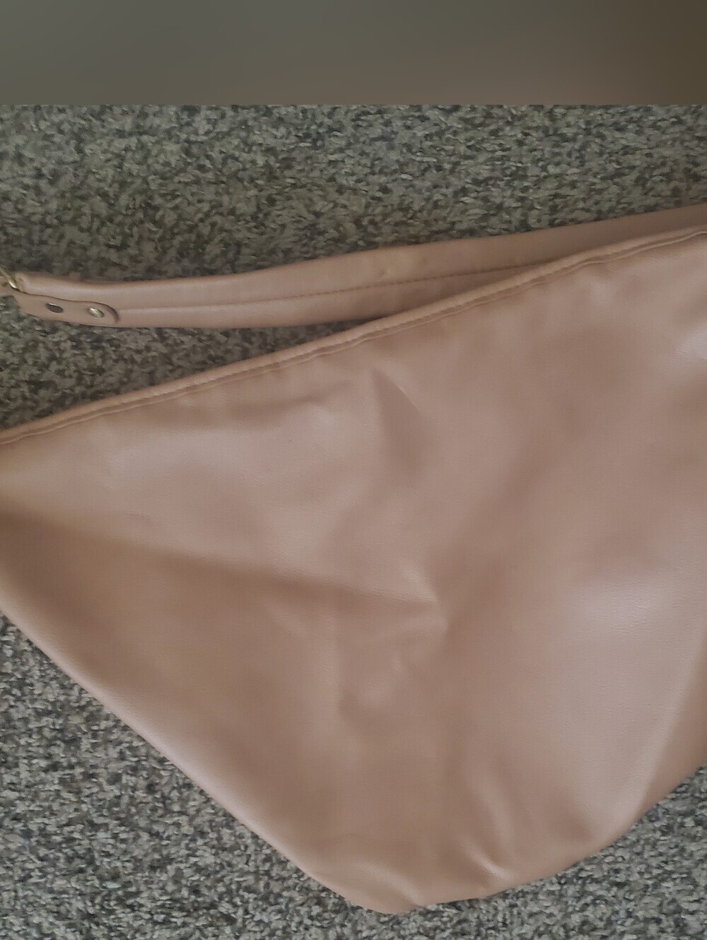 ANTHROPOLOHIE SLOUCHY CROSSBODY FAYX LEATHER. HOBO BAG . BEIGE